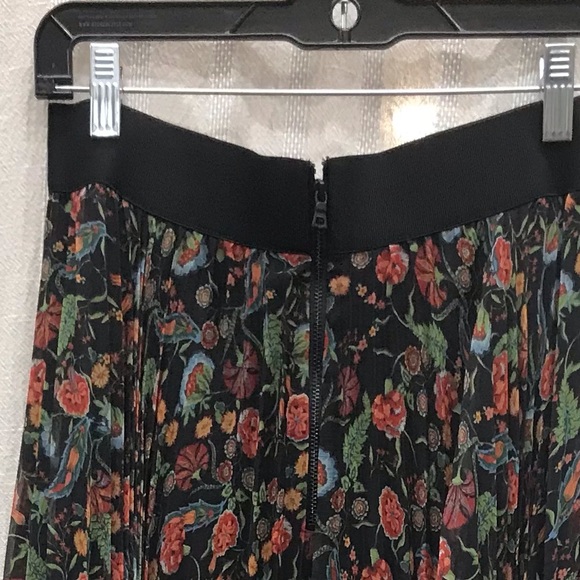 Alice & Olivia size 4, black pattern, skirt - Picture 2 of 3